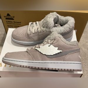 Womens Nike air Jordan 1 low SE Sherpa